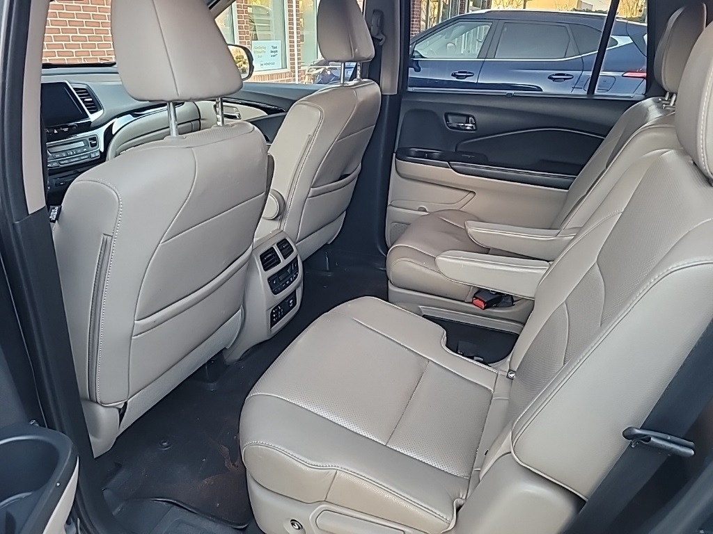2016 Honda Pilot Elite photo 3