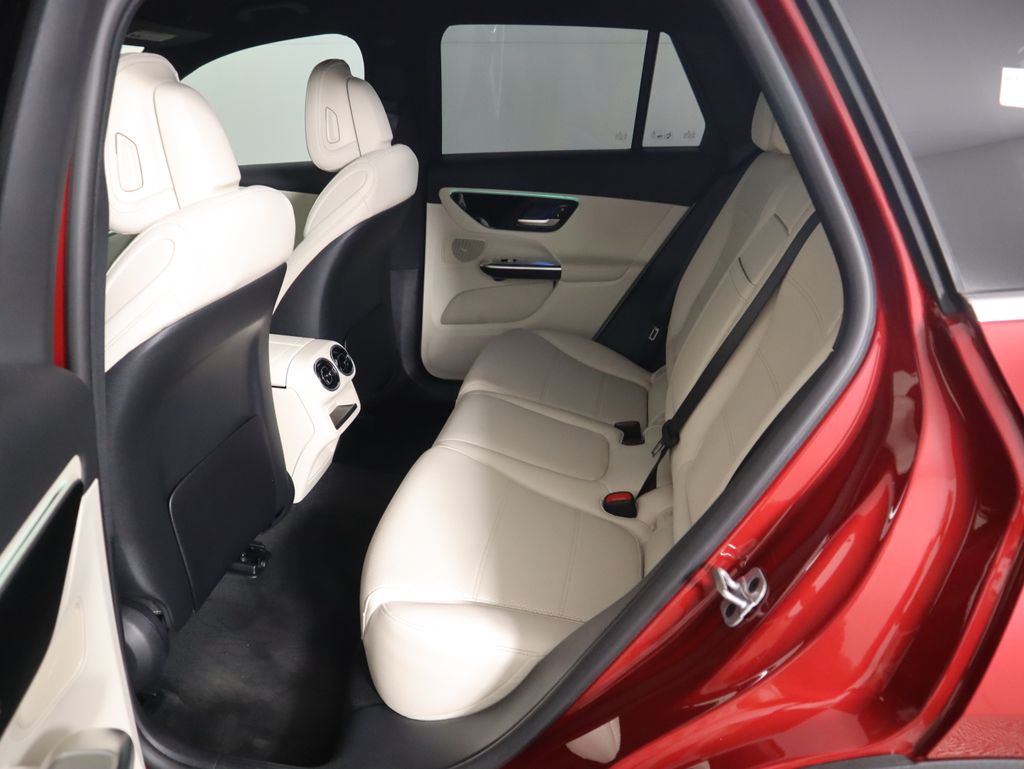 2025 Mercedes Benz GLC 300 photo 20