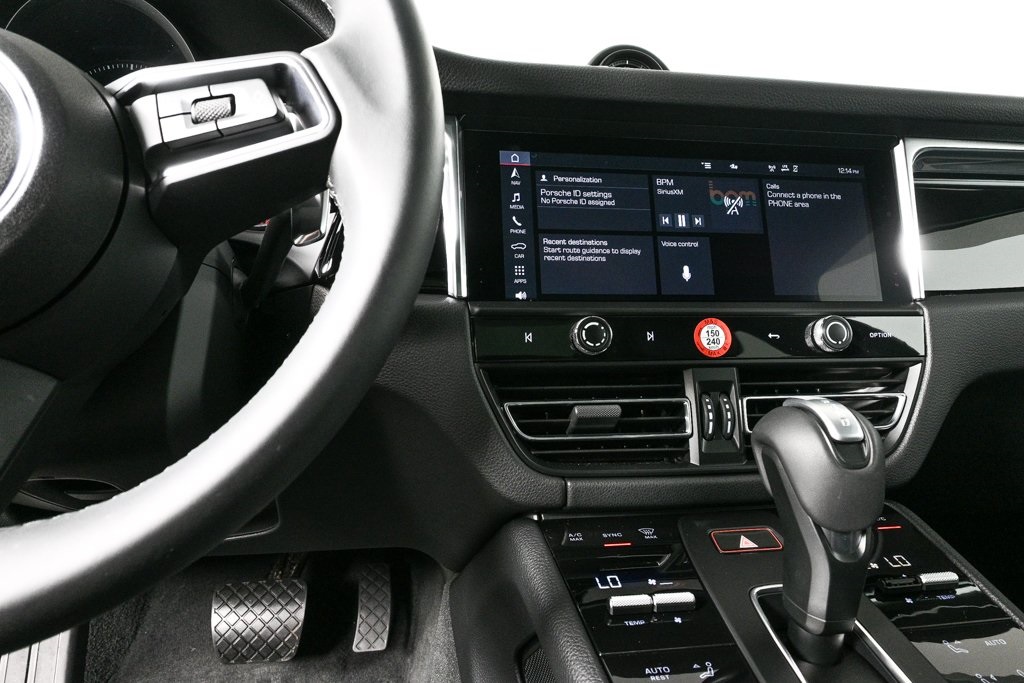 2025 Porsche Macan T photo 13