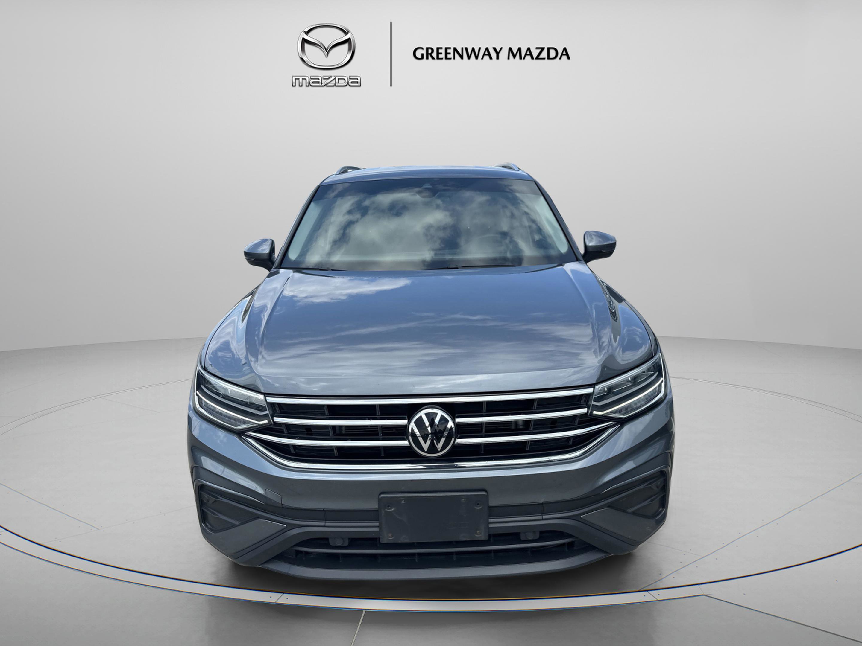 2023 Volkswagen Tiguan SE photo 2