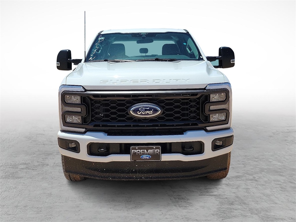 2025 Ford F-350 photo 3