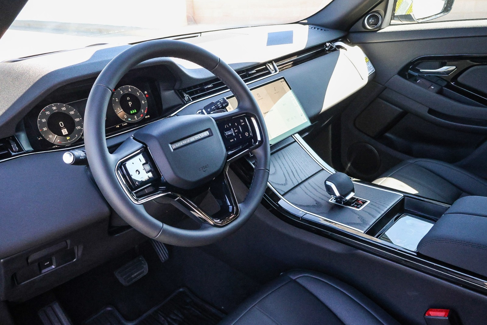 2026 Land Rover Range Rover Evoque S photo 17