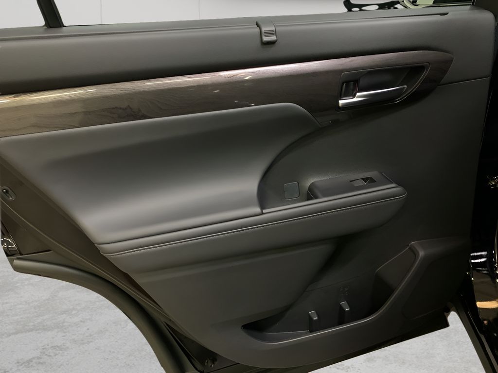 2025 Toyota Highlander XLE XSE Platinum Limited photo 11