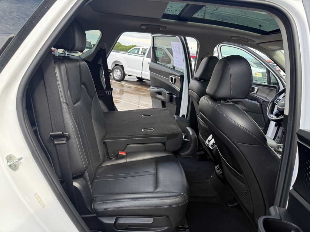 2023 Kia Sorento S photo 19