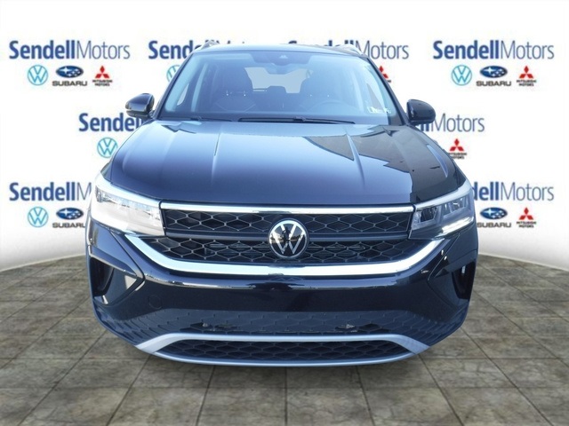 2024 Volkswagen Taos SE photo 4