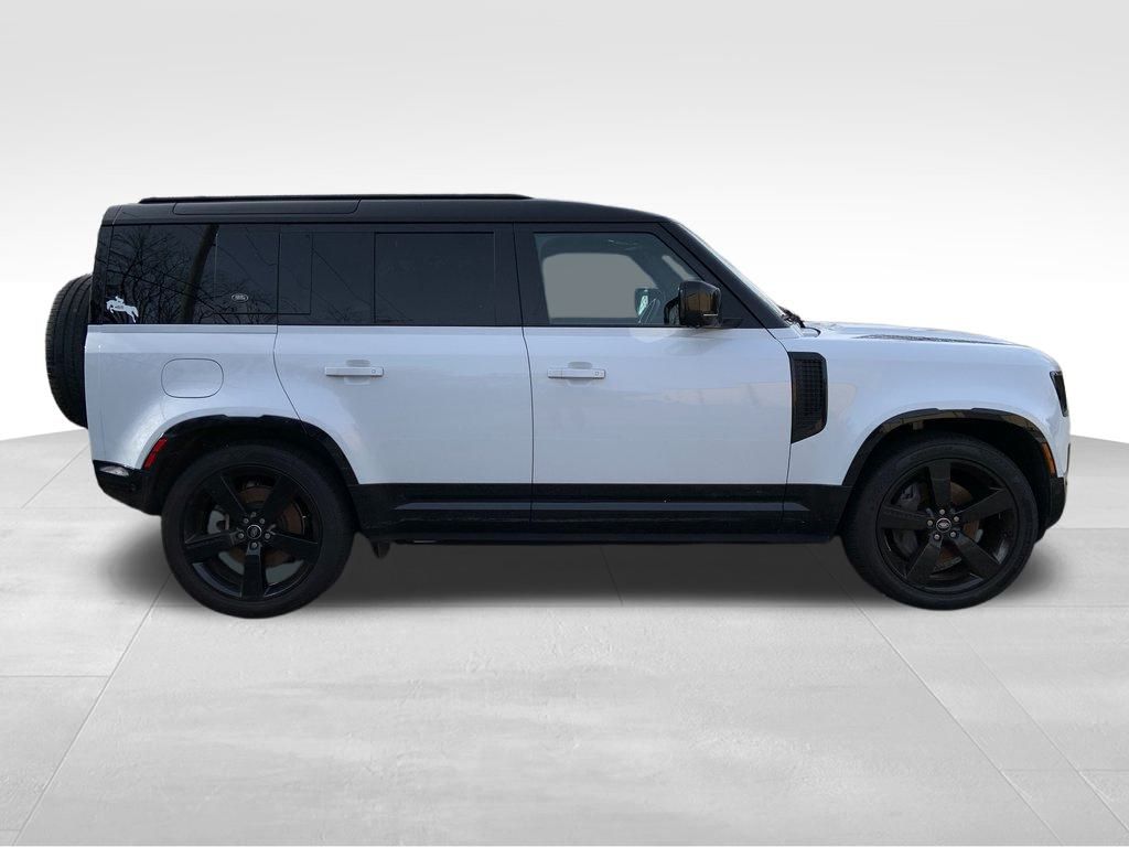 2023 Land Rover Defender 110 X-Dynamic SE photo 4