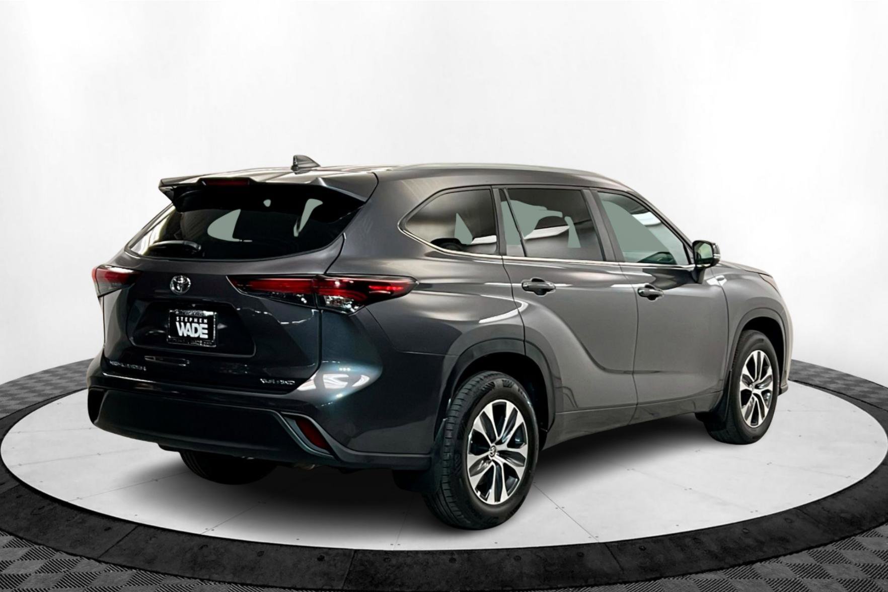 2024 Toyota Highlander XLE photo 5