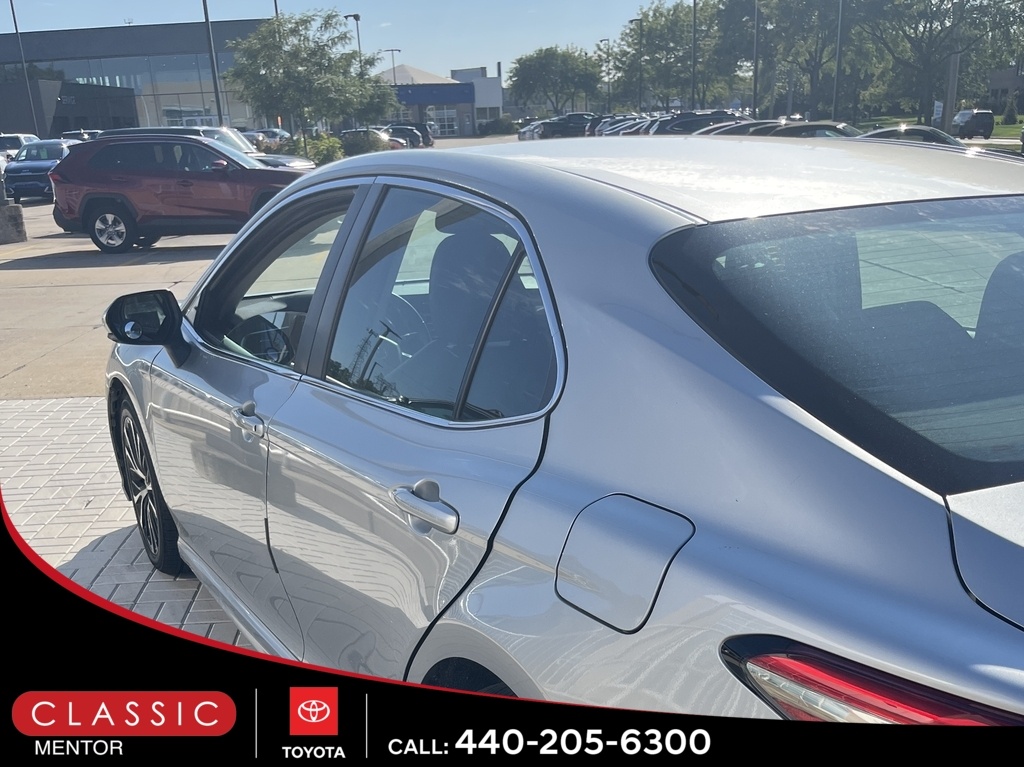 2018 Toyota Camry SE XLE photo 4