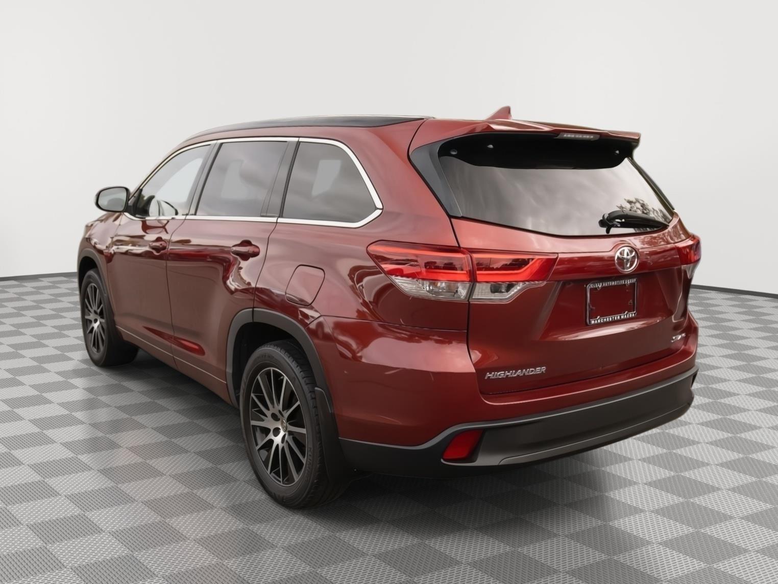 2018 Toyota Highlander SE photo 22