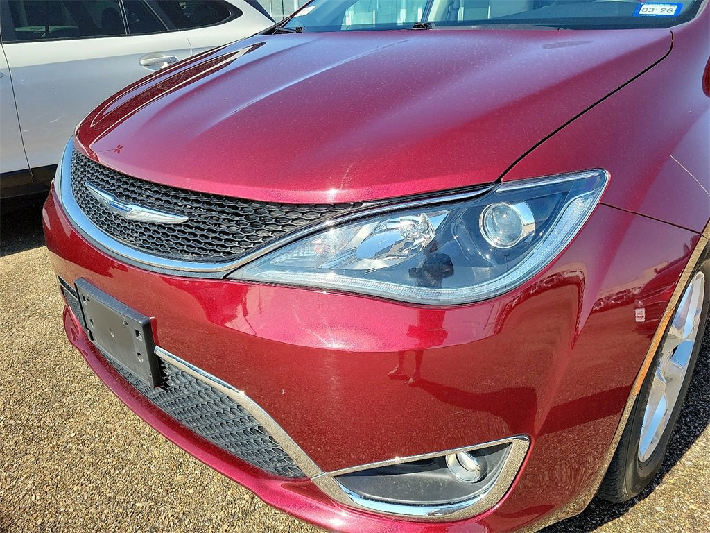2017 Chrysler Pacifica Touring Plus photo 4