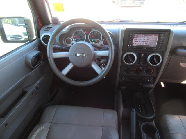 2009 Jeep Wrangler Unlimited Sahara photo 13