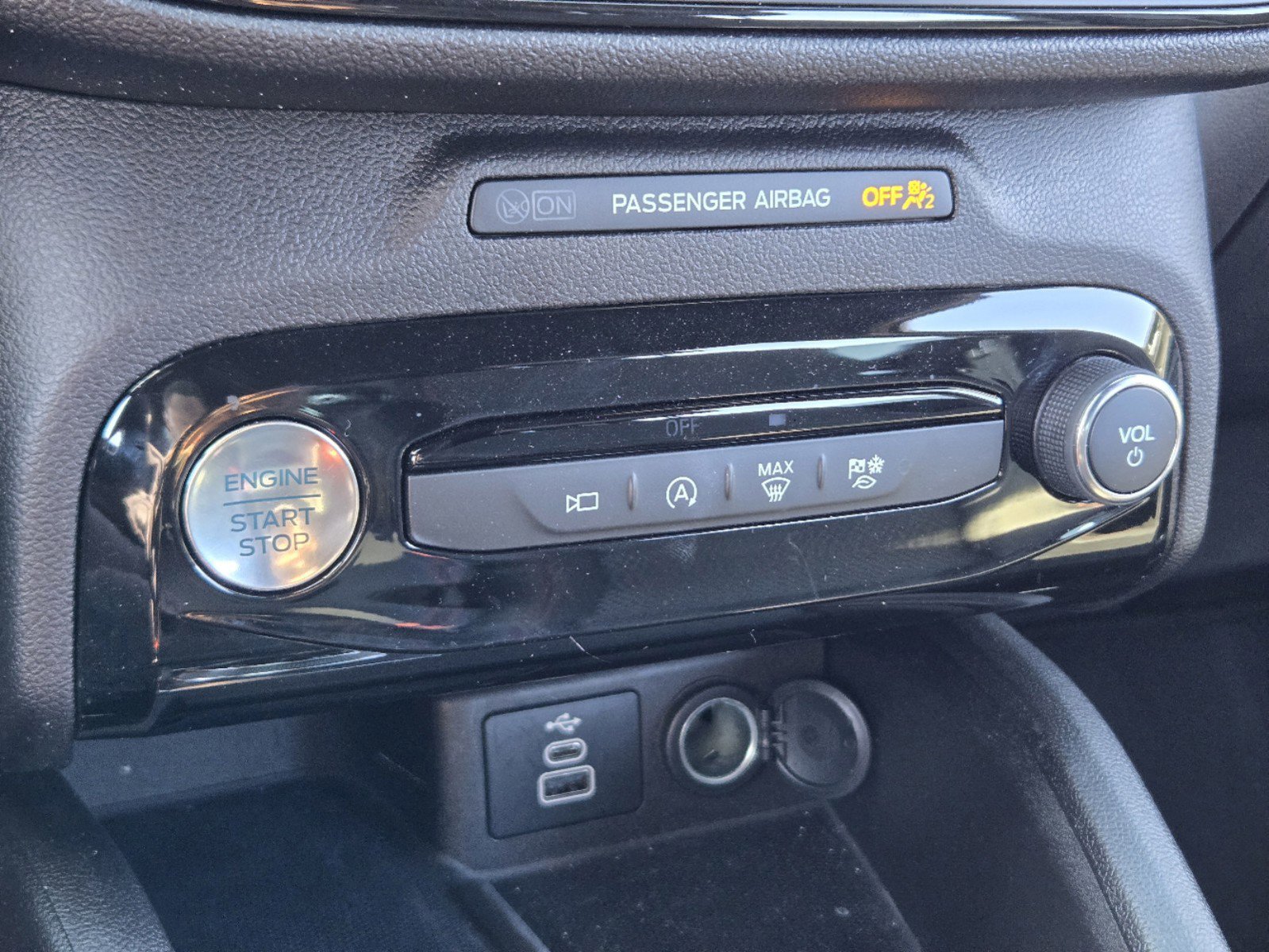 New 2024 Carbonized Gray Metallic Ford ST-Line Select image 13