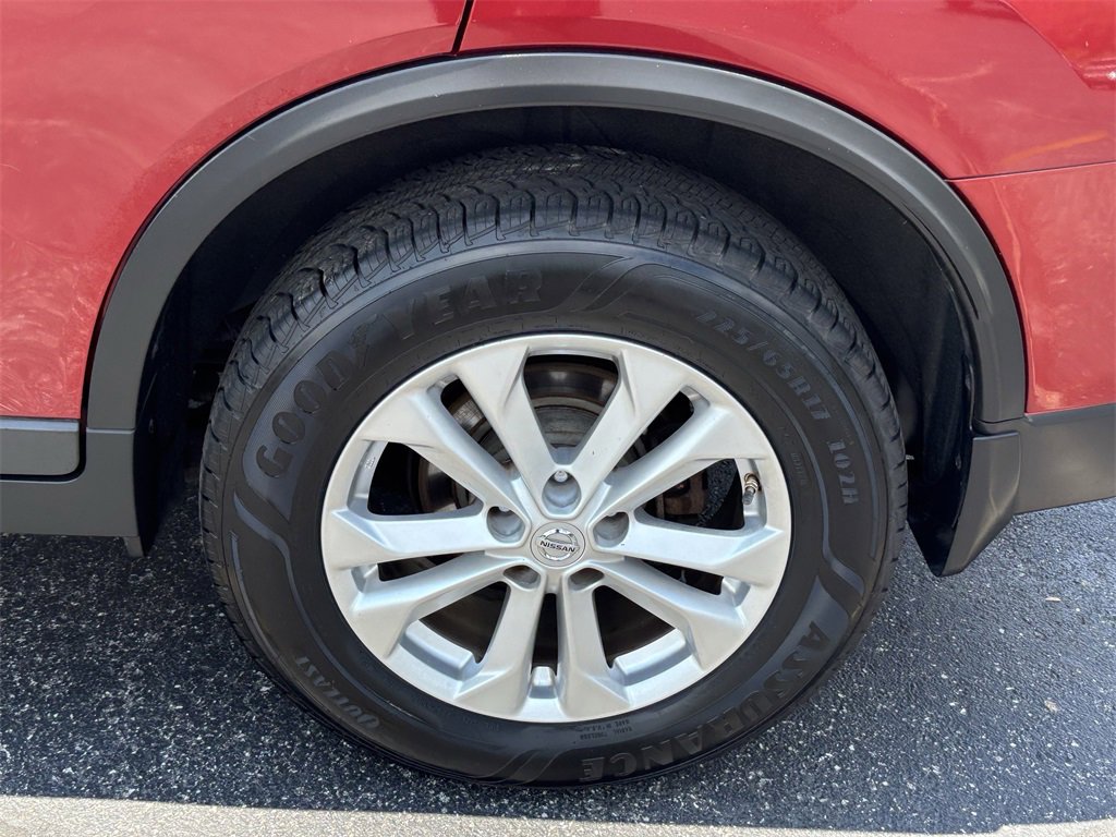 2016 Nissan Rogue SV photo 11