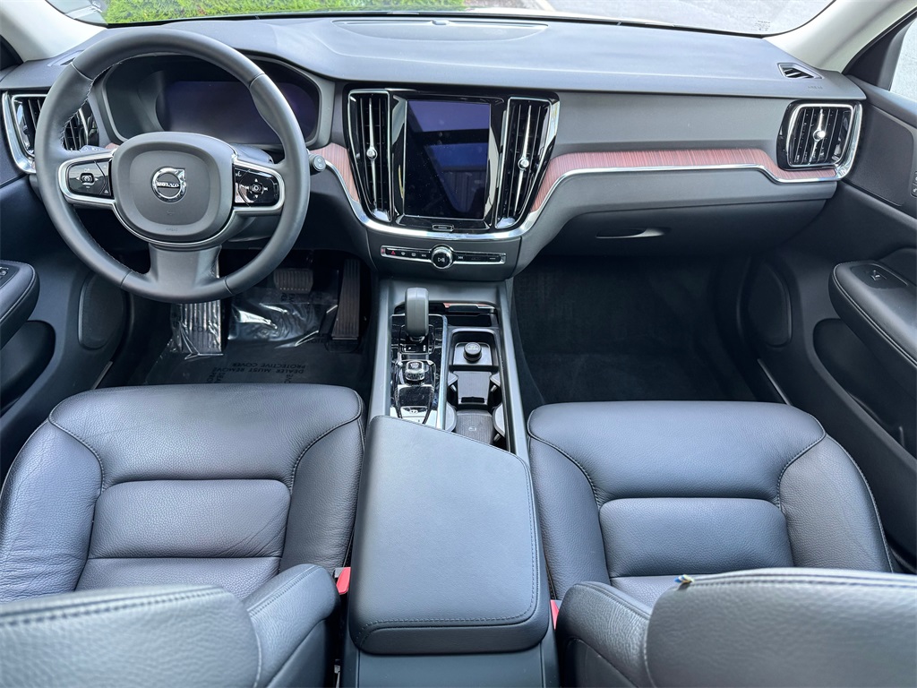 2024 Volvo V60 Cross Country B5 Plus photo 9