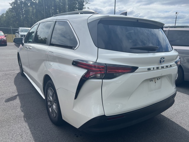 2021 Toyota Sienna XLE photo 4