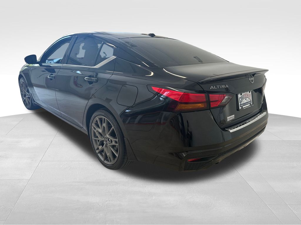 2023 Nissan Altima SR photo 4