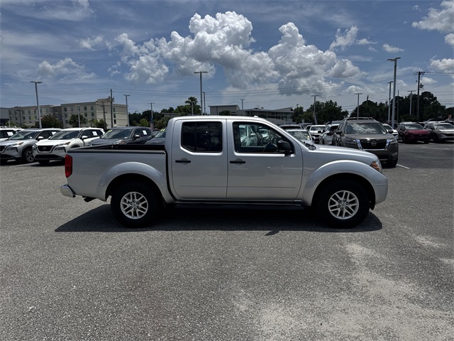 2017 Nissan Frontier SV photo 2