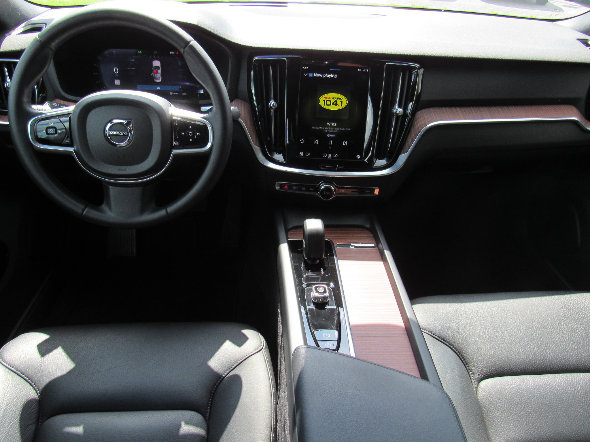 2023 Volvo S60 B5 Plus Black Edition photo 13