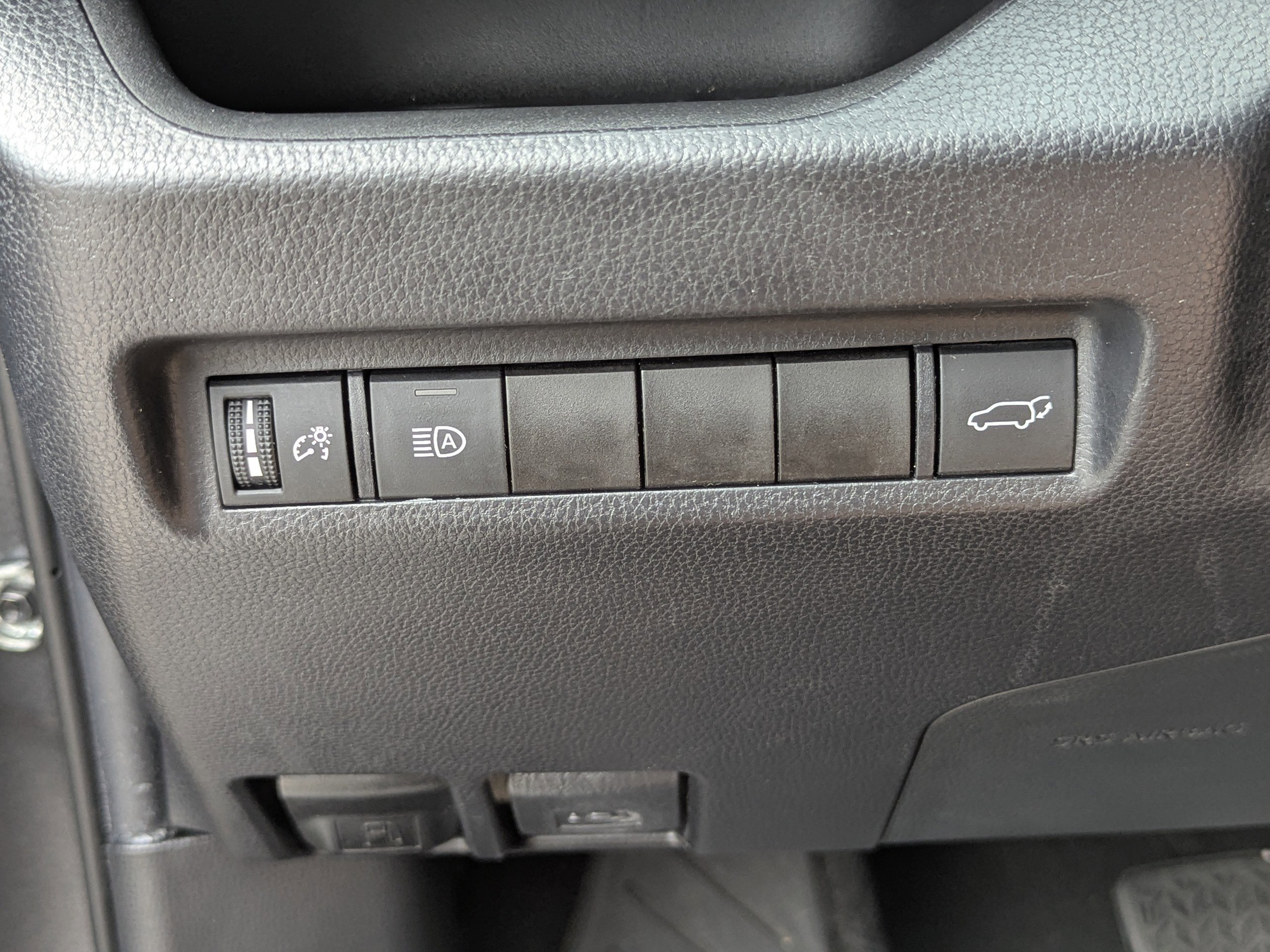 2021 Toyota RAV4 XLE Premium photo 22