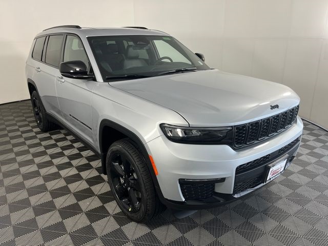 2025 Jeep Grand Cherokee Limited photo 2