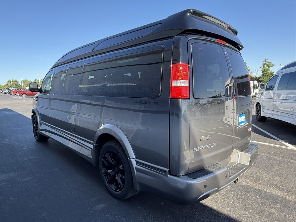 2025 Gmc Savana photo 10