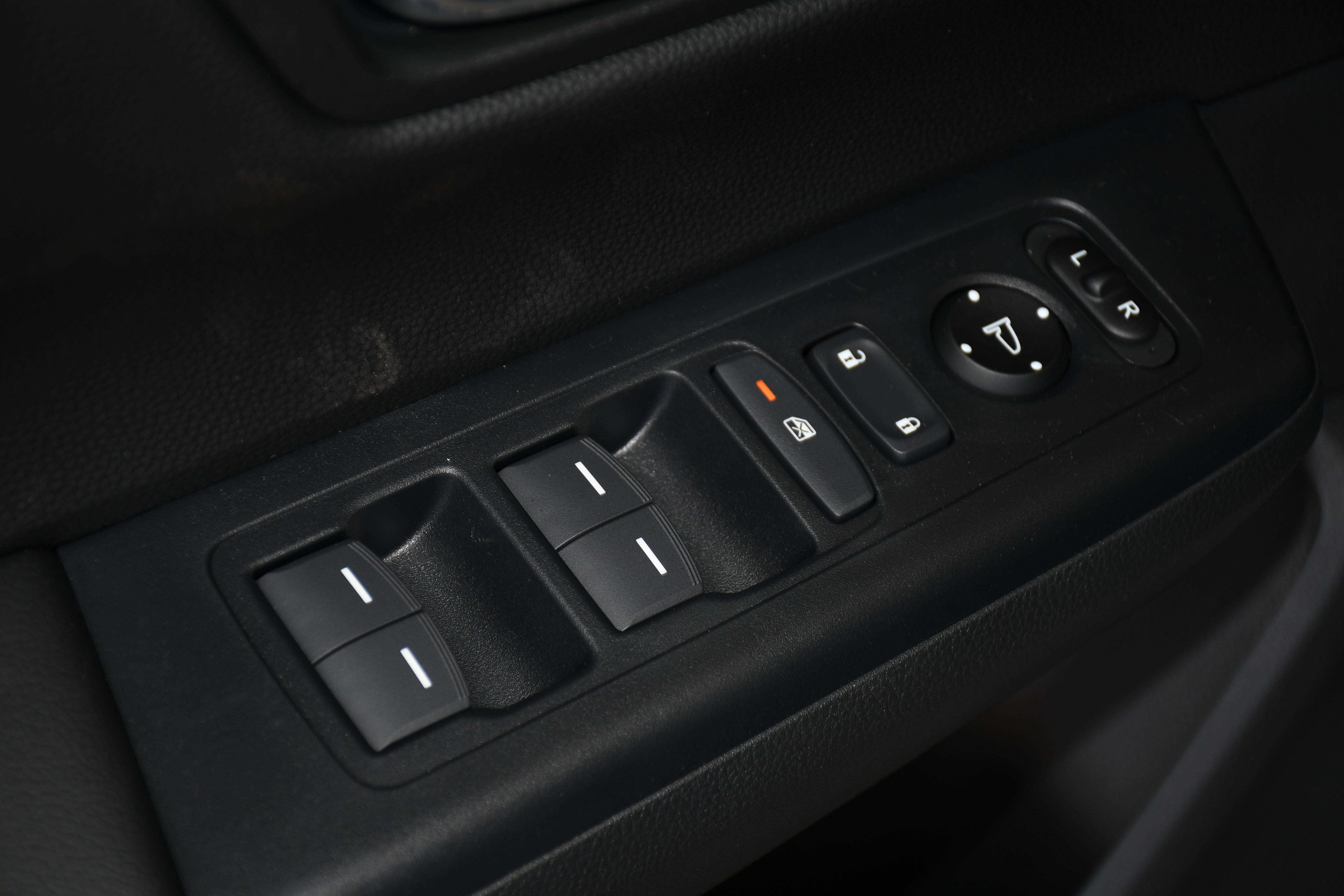 2025 Honda CR-V Hybrid Sport-L photo 3