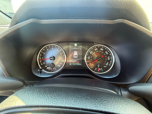 2022 Toyota RAV4 LE photo 25