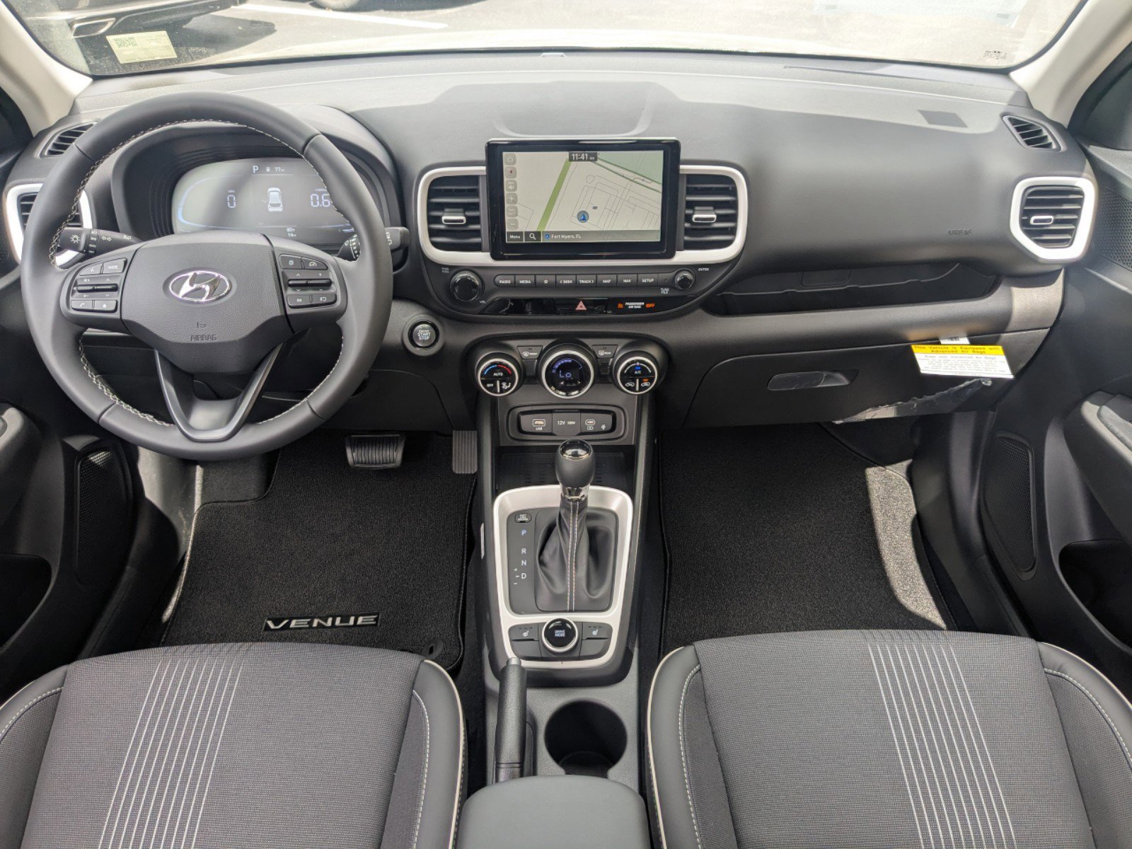 2025 Hyundai Venue SEL Limited photo 12