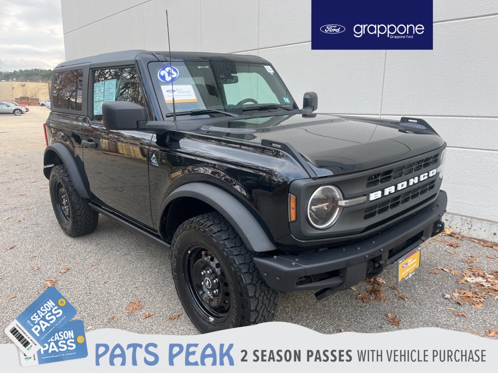 2023 Ford Bronco 2-Door Black Diamond's photo