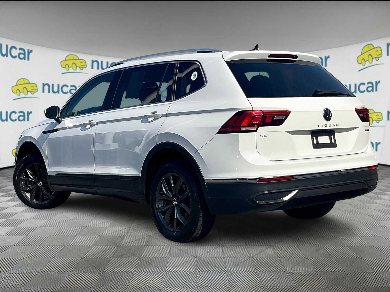 2022 Volkswagen Tiguan SE photo 2