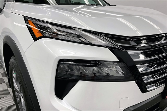 2025 Nissan Rogue S photo 13