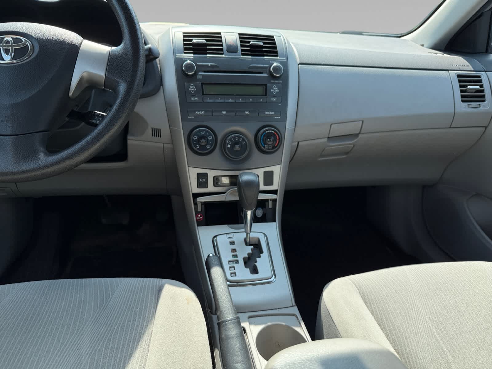 2011 Toyota Corolla LE photo 11