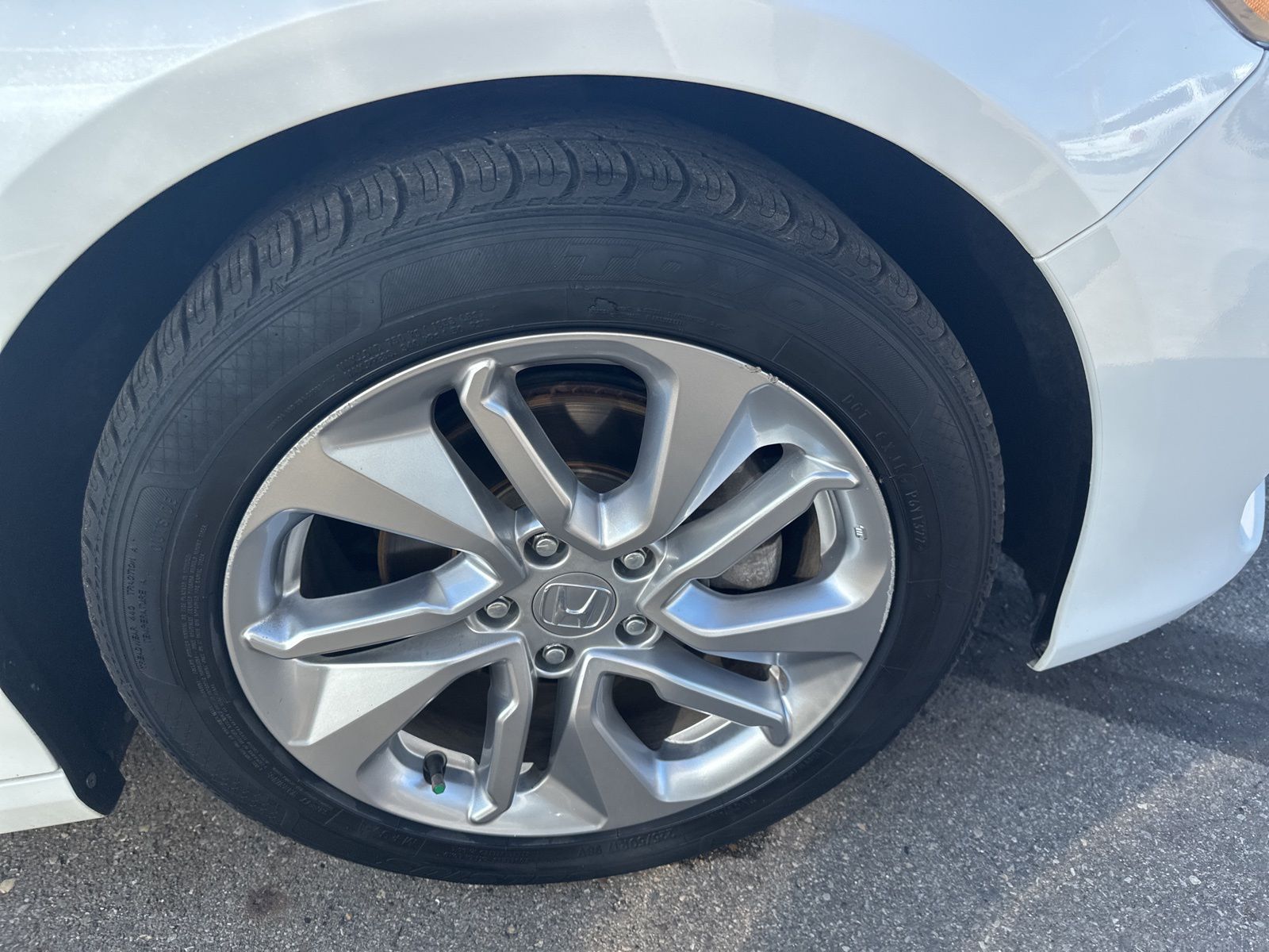 2019 Honda Accord LX photo 4