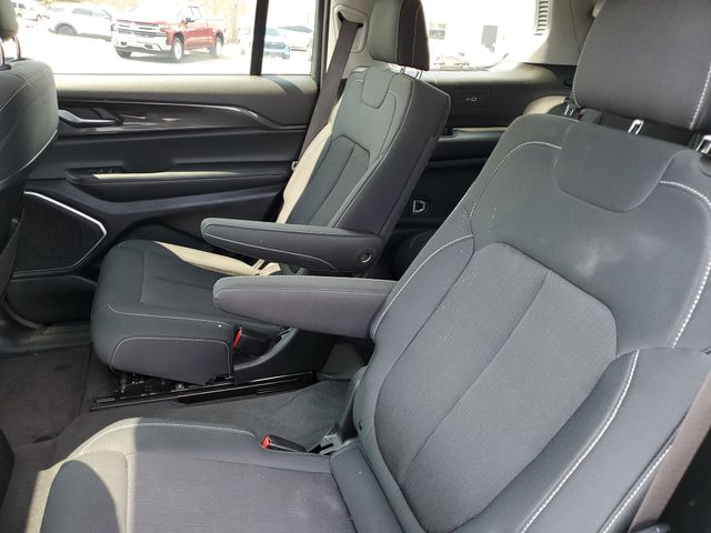 2022 Jeep Grand Cherokee Laredo photo 12