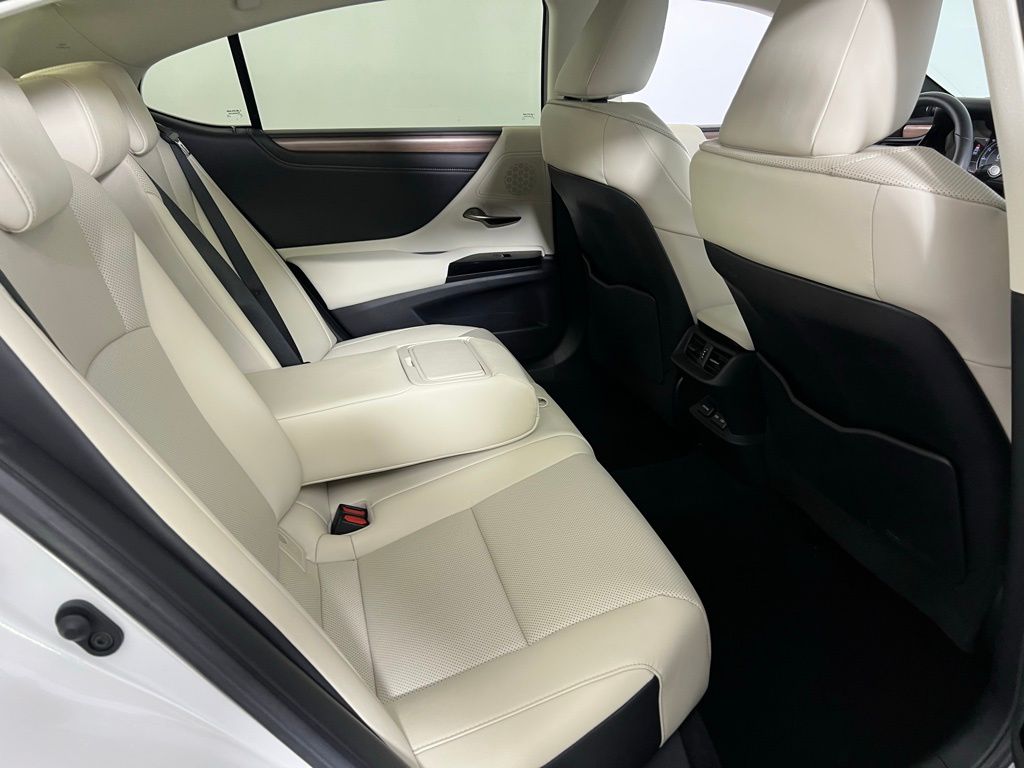 2023 Lexus ES 350 photo 26