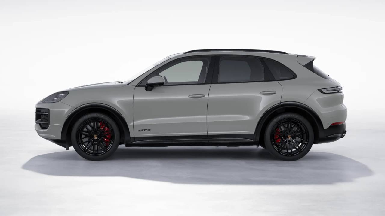 2025 Porsche Cayenne GTS photo 2