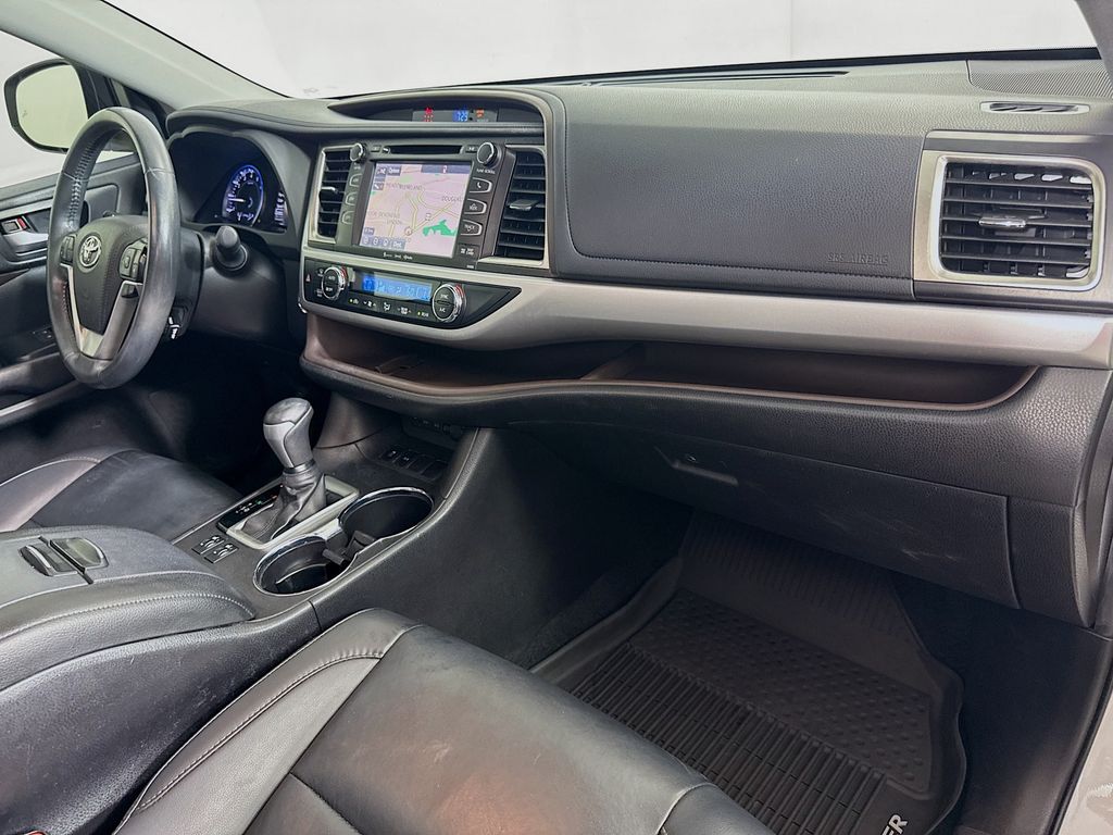 2019 Toyota Highlander XLE photo 26