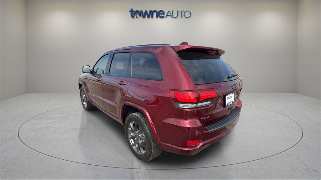 2021 Jeep Grand Cherokee Anniversary Edition photo 3