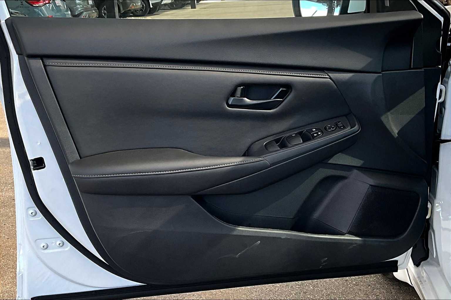 2025 Nissan Sentra S photo 12