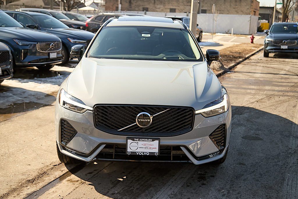 2026 VOLVO XC60 - Image 4