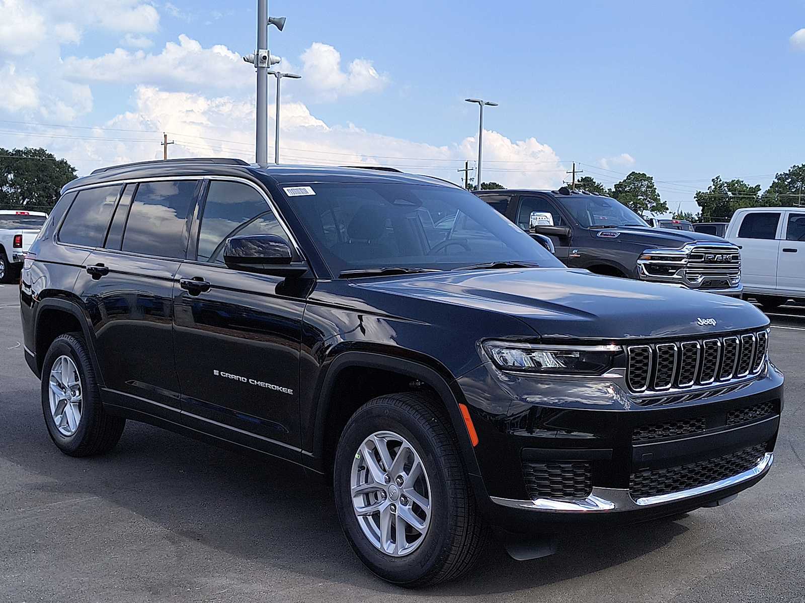 2025 Jeep Grand Cherokee Laredo X photo 6