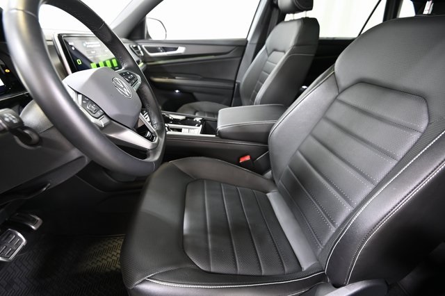 2024 Volkswagen Atlas Cross Sport SEL R-Line photo 6