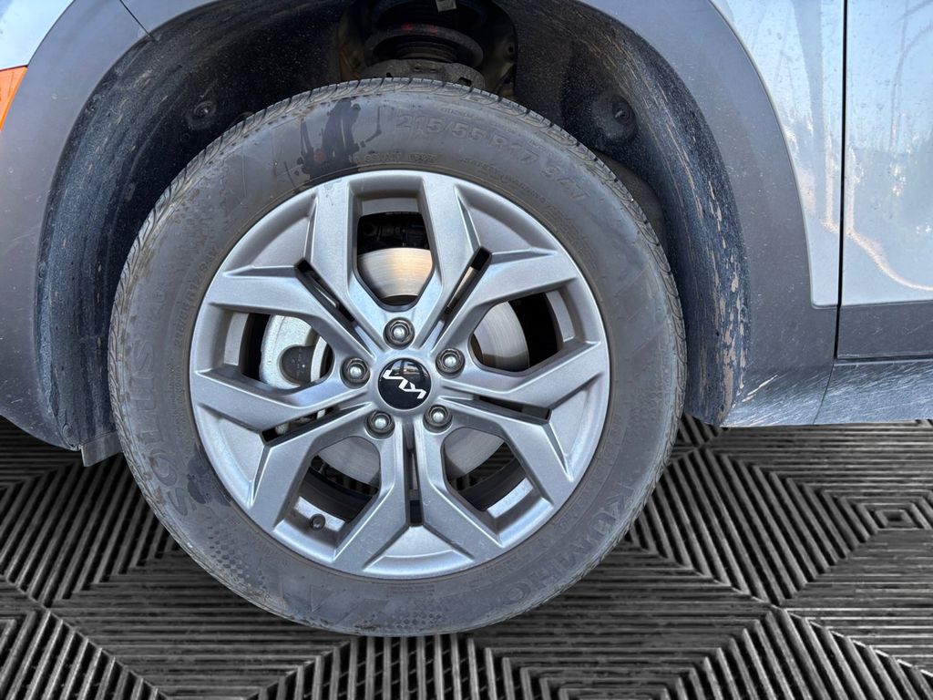 2025 Kia Seltos LX photo 28