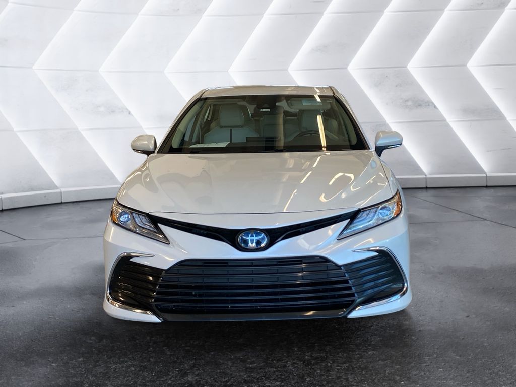 2022 Toyota Camry Hybrid XLE photo 2