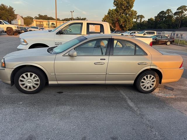 2005 Lincoln LS photo 3
