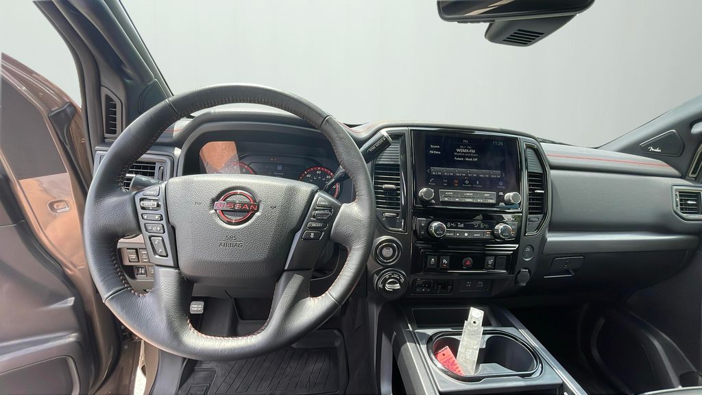 2024 Nissan Titan PRO-4X photo 9