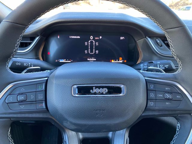 2025 Jeep Grand Cherokee Laredo photo 12