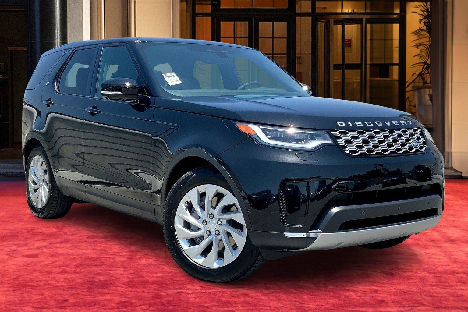 2025 Land Rover Discovery S photo 11