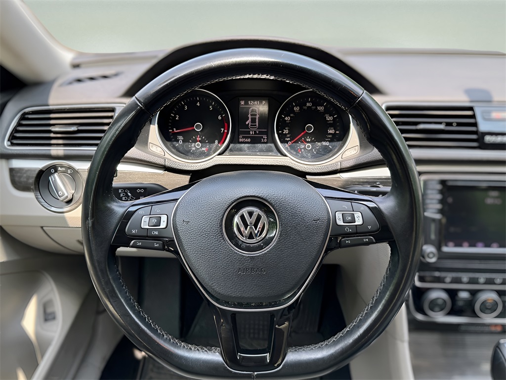 2018 Volkswagen Passat SE photo 7
