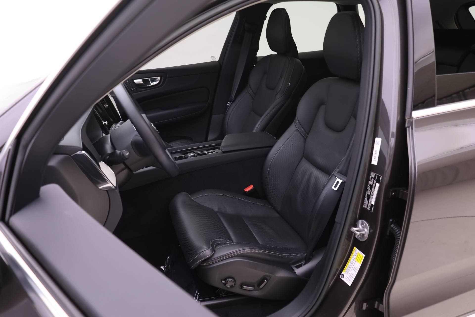 2022 Volvo XC60 B5 Inscription photo 10